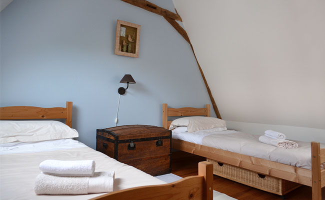 The gîtes twin bedroom.