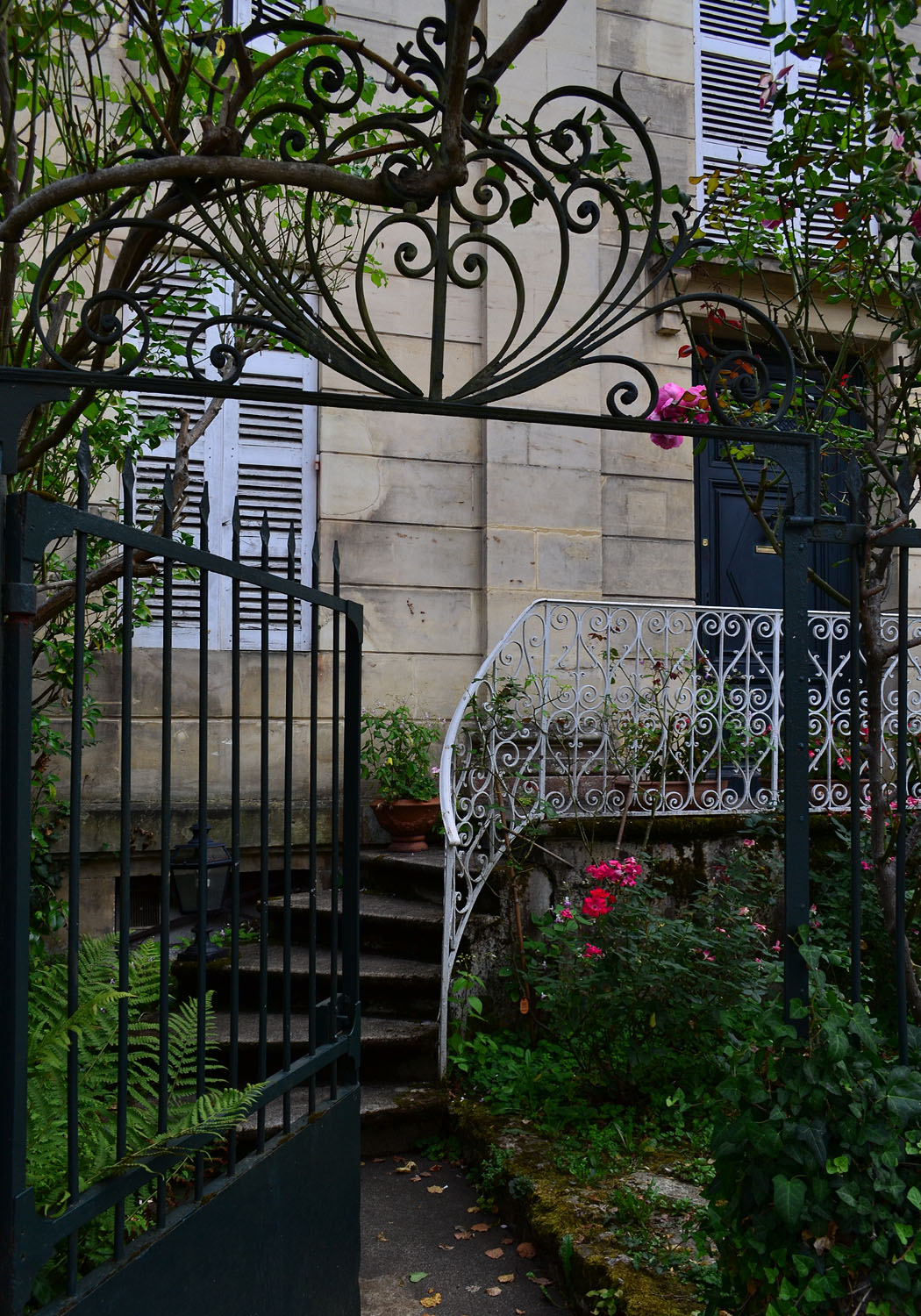 A homeowners front garden, Le Bugue, Dordogne