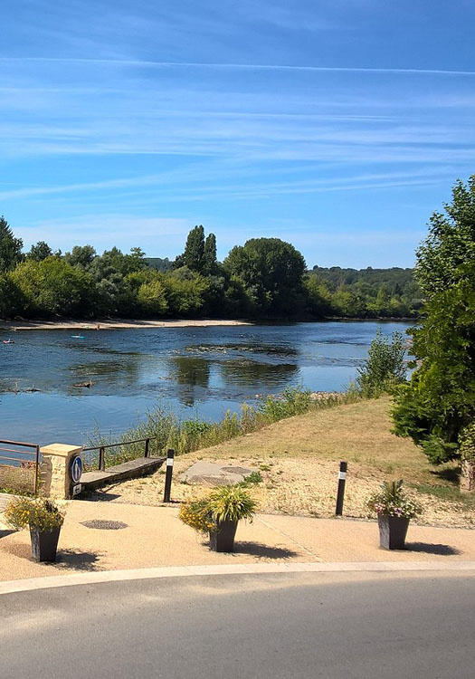 The river Dore (Dordogne).